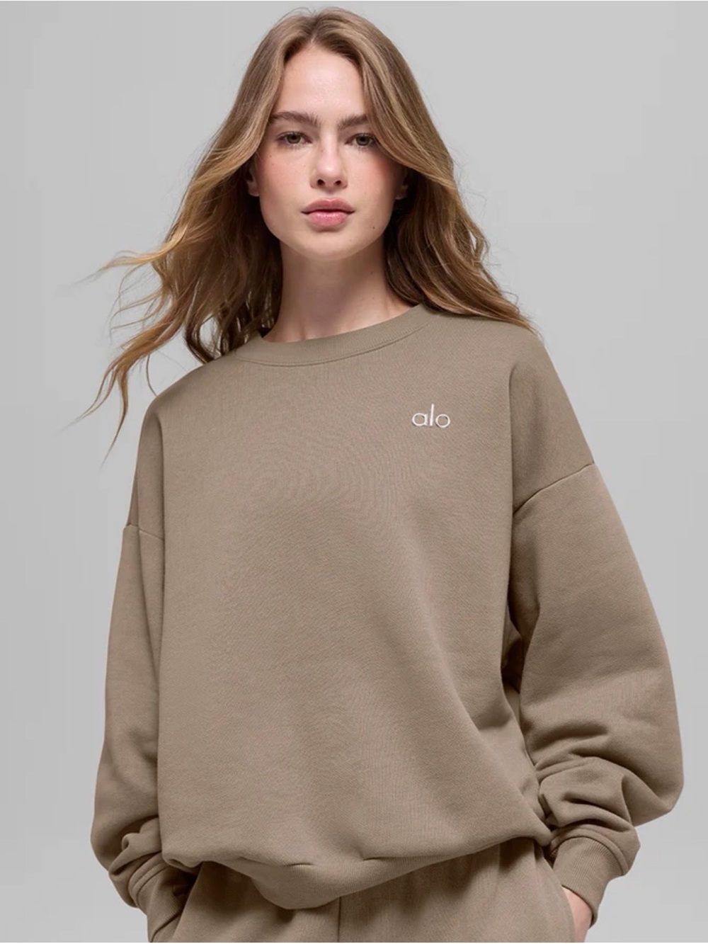 Alo Women's Accolade Crewneck Sweatshirt in Gravel